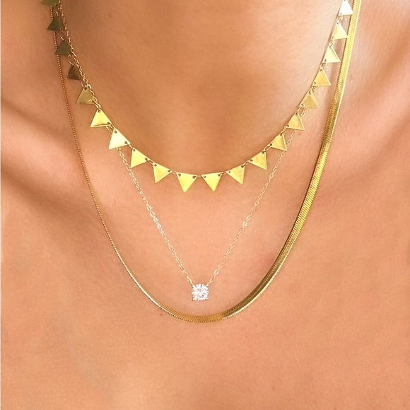 Gold triangle Necklace - beautiful sparks a lot ✨💫 - Picture 1 of 2